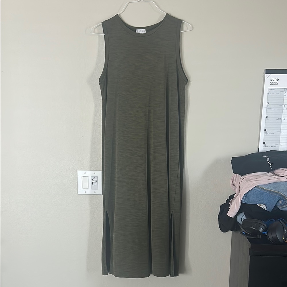 A New Day Green Sleeveless Sheath Midi Dress